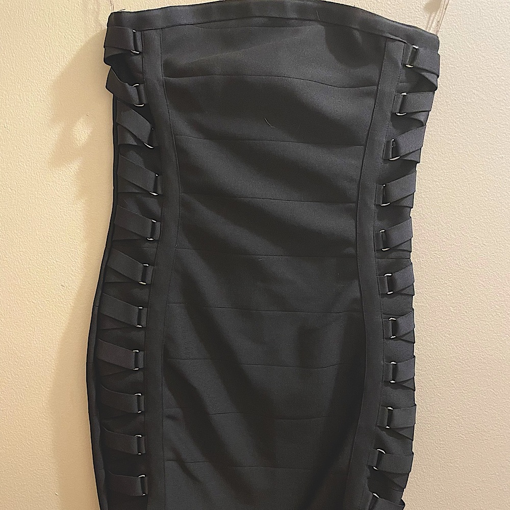 Large strapless black dress